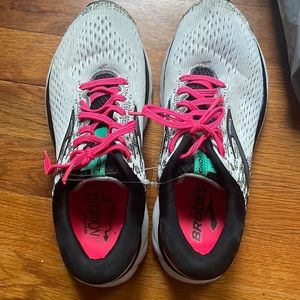 Brooks Running Shoe- hot pink, grey and black, size 8 women
